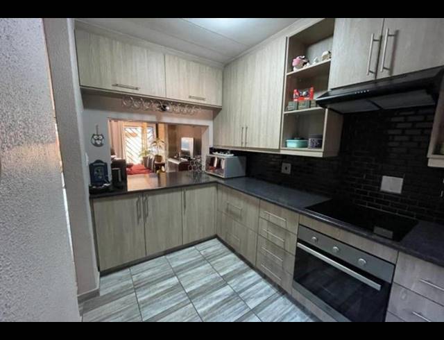 2 BEDROOM TOWNHOUSE FOR SALE IN NEW REDRUTH